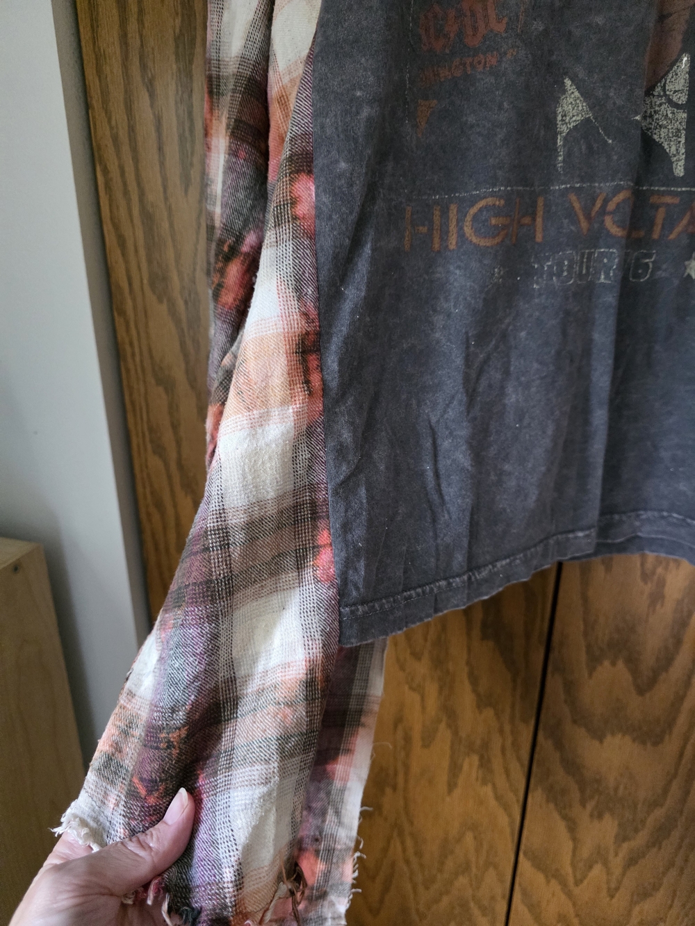 AC/DC Long-Sleeve Graphic Flannel Sleeve Shirt - Dusty Black & Pink - Picture 3 of 4